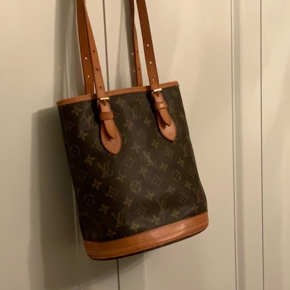 Authentic Louis Vuitton purse!